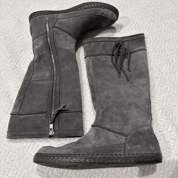 UGG Emerie Knee High Flat Boots Charcoal Gray Suede Tassel Charm  Sz 7 - Picture 1 of 10